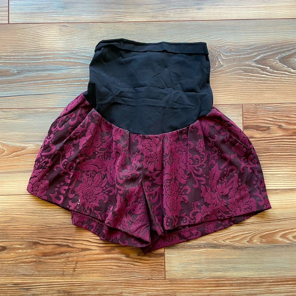 Burgundy Damask-Print A Pea in the Pod Maternity Shorts (L)